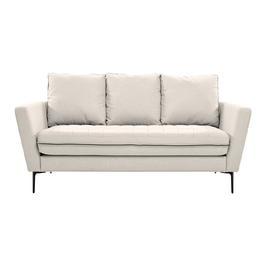 **Biały sofa wypoczynkowy z poduszkami i metalowymi nogami**